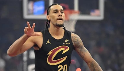 开云移动端-杰隆-泰森VS活塞：22+3+4，有无球结合高效进攻