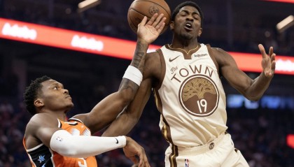 开云官网-炸裂灾难首秀！加兰成笑话！17分大逆转，小卡背靠背23+8+4创纪录