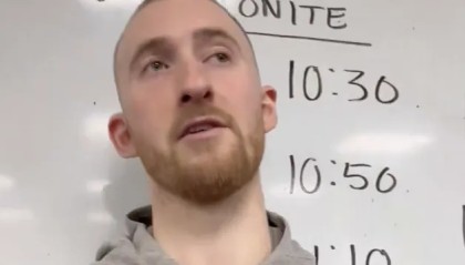 开云移动端-豪瑟谈西蒙斯39分：把球给他，让他去做那个曾经的自己