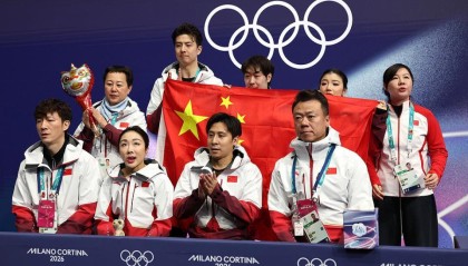 带伤出战失误摔倒，隋文静含泪道歉：辜负大家期待！韩聪暖心安慰