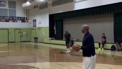 kaiyun-40岁保罗训练上演空接暴扣，老将风采依旧