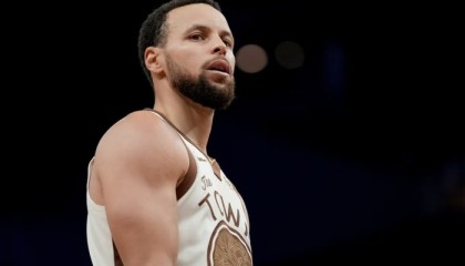 kaiyun-交易坑苦勇士！年薪3000万打1场歇5场，玻璃人让老鹰白嫖21+7锋线|克里斯塔普斯·波尔津吉斯|斯蒂芬·库里|附加赛|金州勇士队|体育赛事讨论_新浪体育_新浪新闻