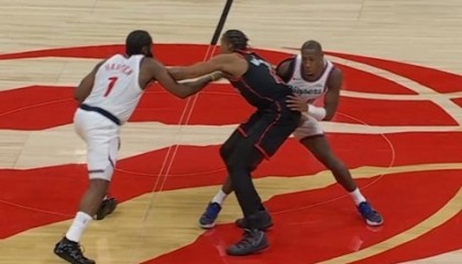 开云App-关键球！邓恩掩护撞到巴恩斯&amp;裁判吹掩护犯规 快船挑战失败